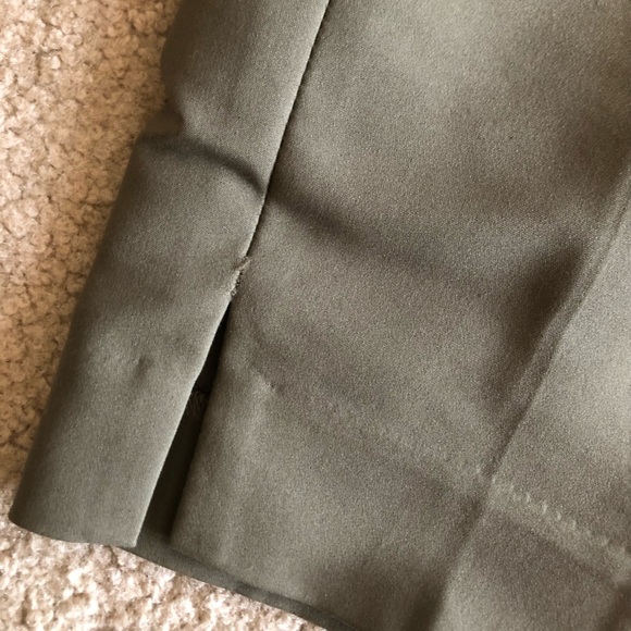 H&M dress pants in green. Size US 2. - Picture 6 of 7